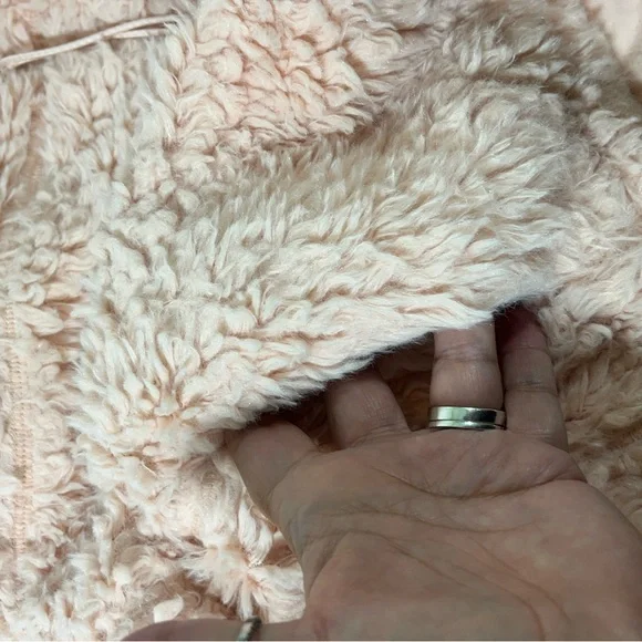 BDG URBAN OUTFITTERS‎ TEDDY FAUX FUR CROP HOODIE JACKET M PINK PREOWNED - Picture 9 of 12